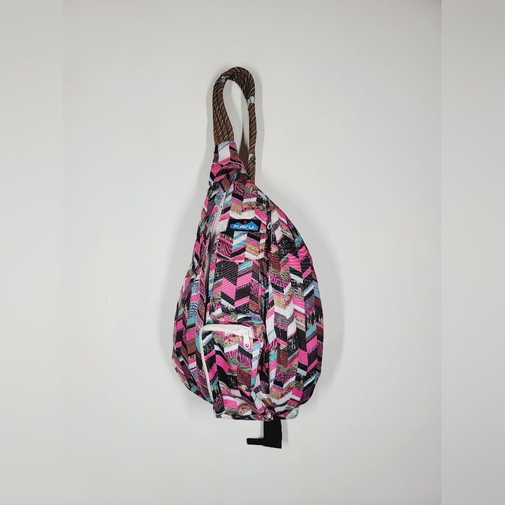 Kavu Stylish Pink Chevron Women's Bag